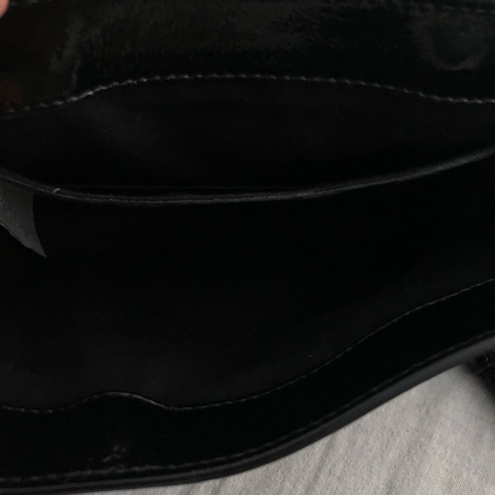 Versace Versus patent leather purse, lion hardware - Picture 11 of 11